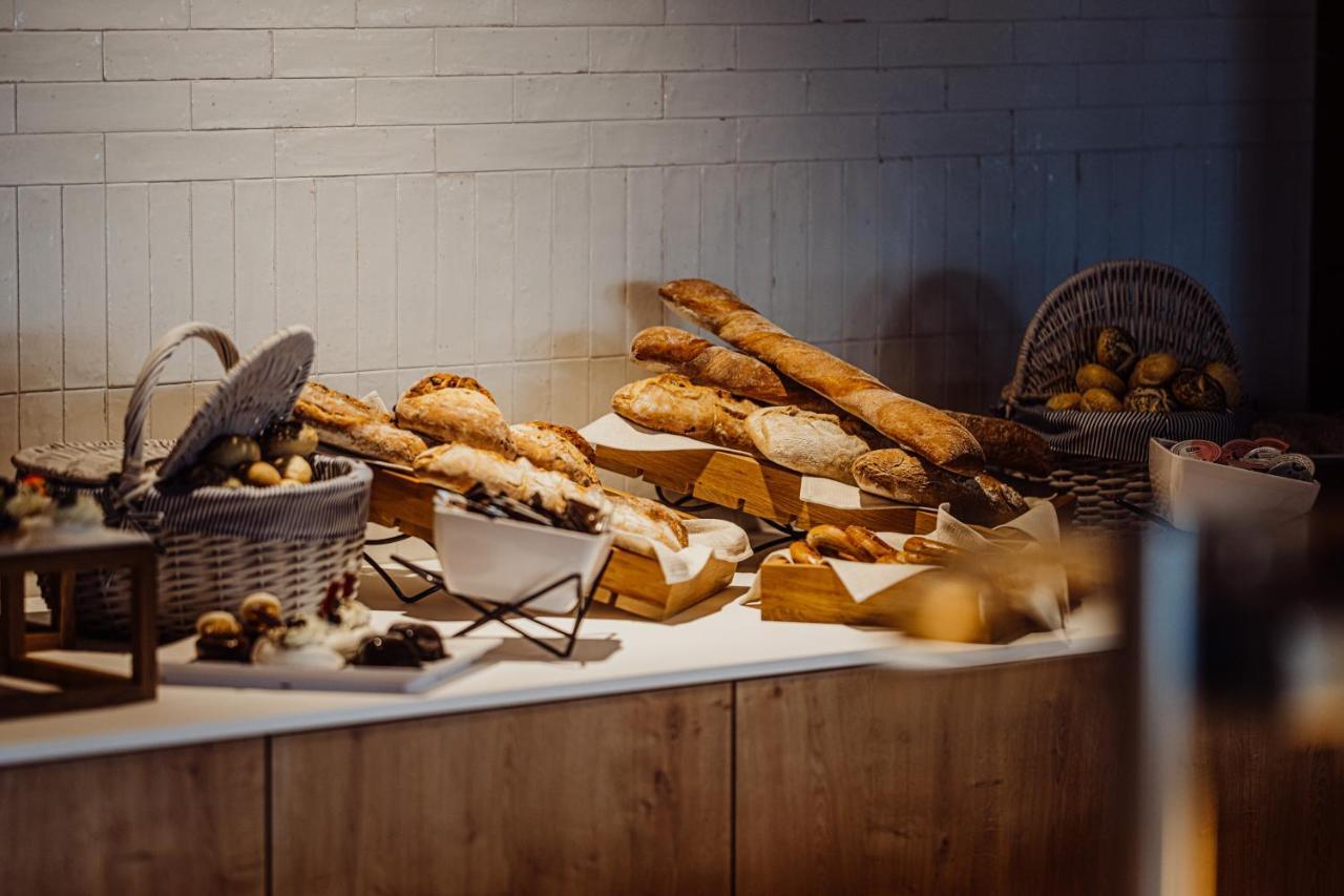 Elements Hotel&Spa Świeradów-Zdrój 外观 照片 Bread at a buffet